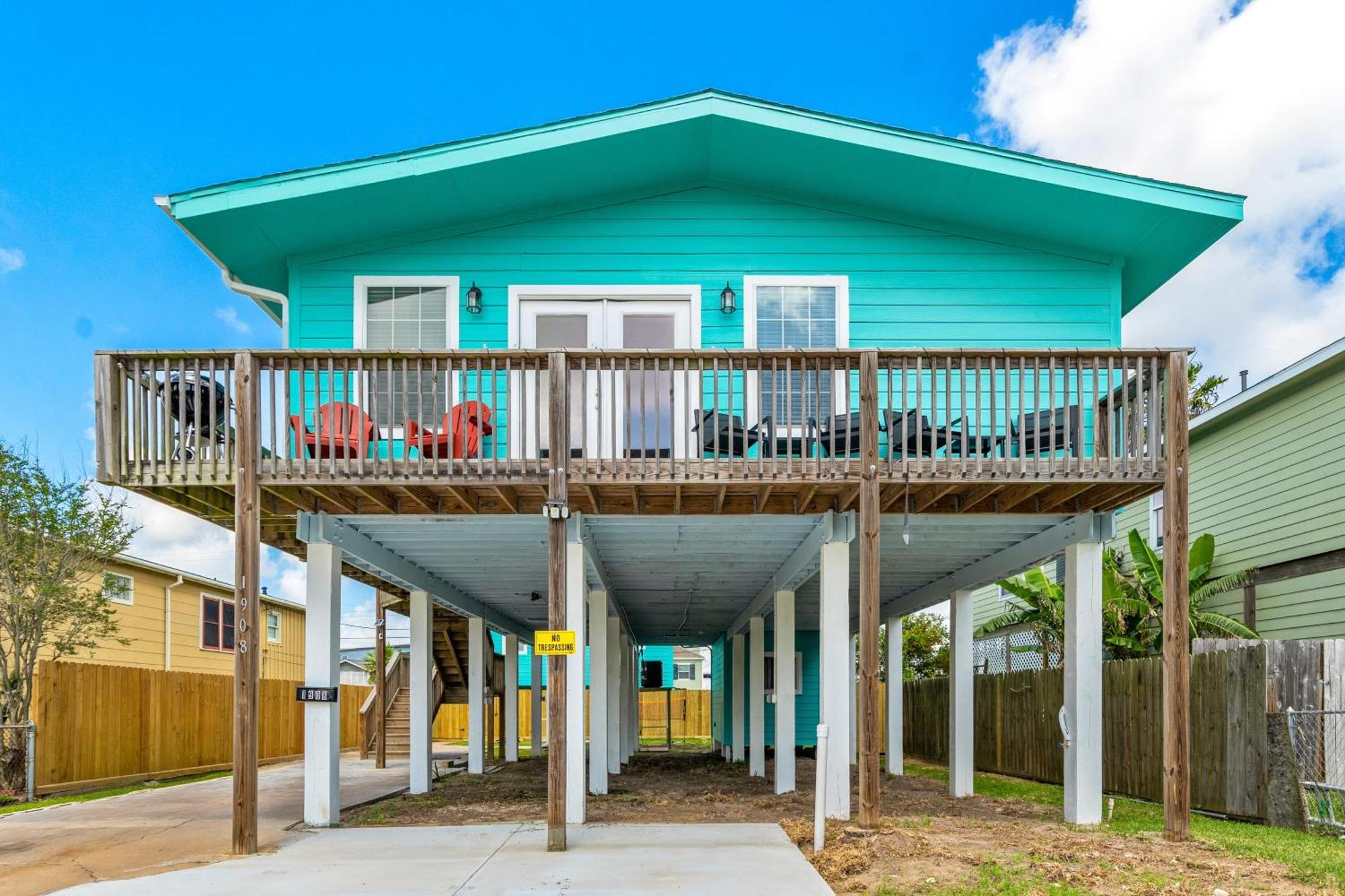 Nr Beach Pier Oasis Game Tables Yard Bbq * Galveston
