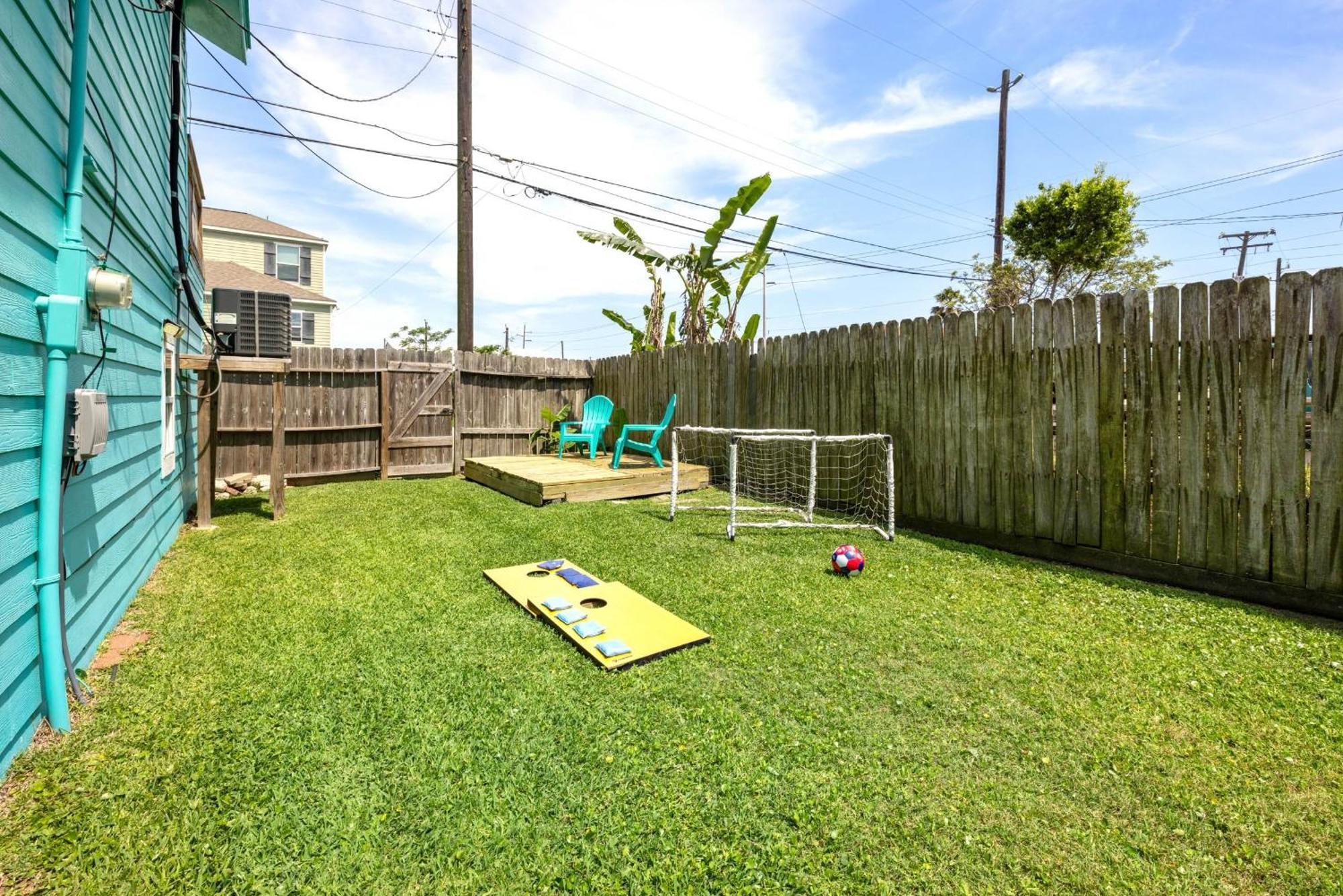 Nr Beach Pier Oasis Game Tables Yard Bbq *